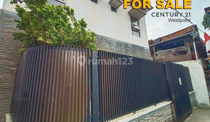 Murah Rumah Kost Aktif 3 Lantai SHM di Jl. Cisitu, Dago Bandung 1