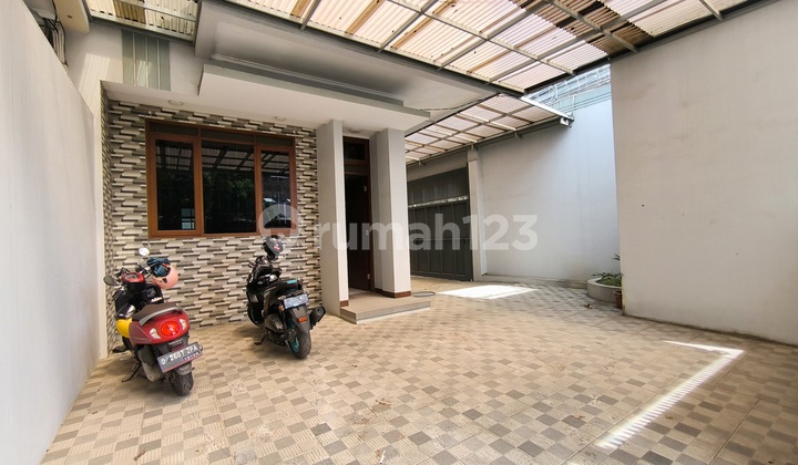 Affordable Ready-to-Occupy House Corner Position on Jl. Sumber Sari Bandung 2