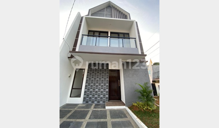 HOOK HOUSE, SUITABLE FOR BUSINESS LOCATION. ADJACENT TO GRAND DEPOK CITY (GDC). 2