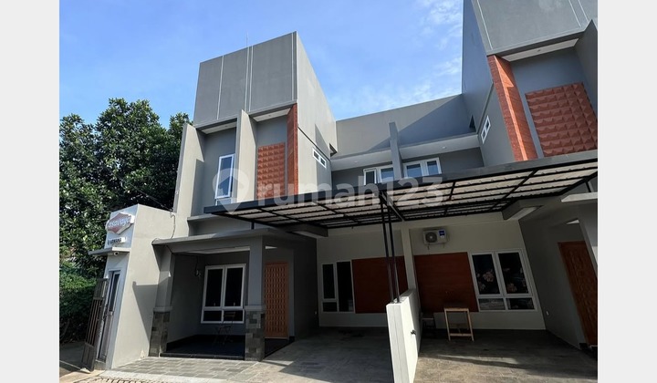 Rumah 2 Lantai Siap Huni Dengan Tanah Luas Di Depok