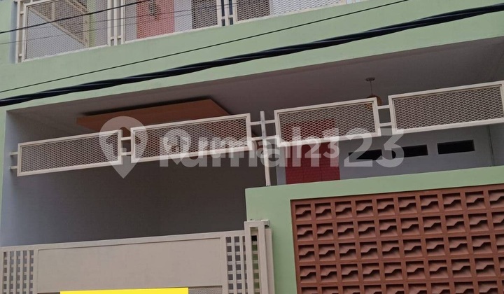 Rumah Cantik Semi Furnished: Kepleset Langsung Sampai Ui (universitas Indonesia) & Tol Kukusan