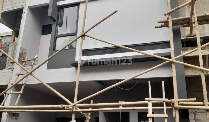 Rumah Konsep Industrial, Ready Siap Huni. Jalan Kaki Ke Universitas Indonesia Ui, Tol Kukusan 2