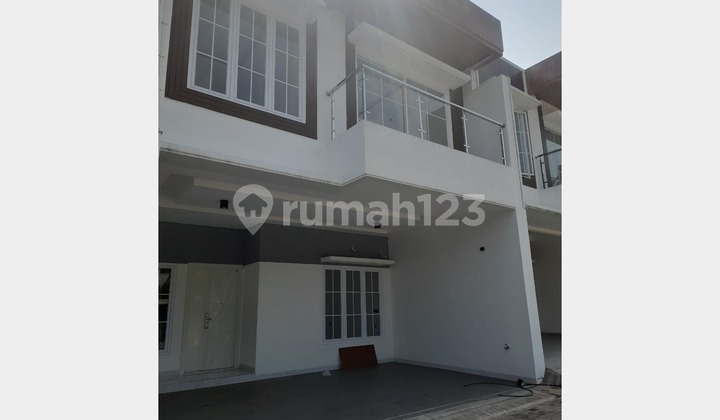 RUMAH MEWAH SIAP HUNI DI KEBAGUSAN, CARPORT 2 MOBIL 2