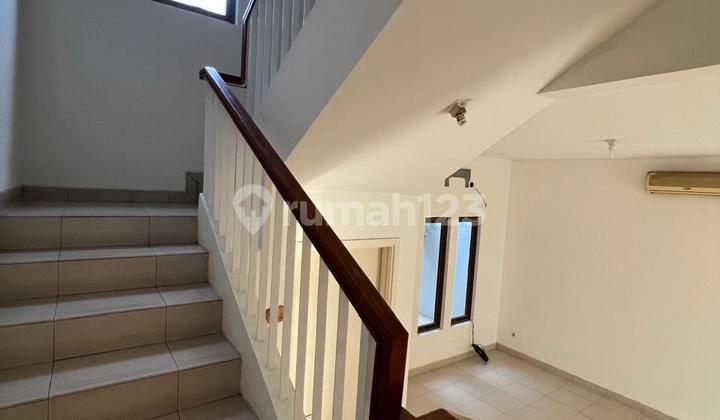Rumah 2 Lantai Semi Furnished di Cluster Alamanda Jgc, Cakung Jakarta Timur 2