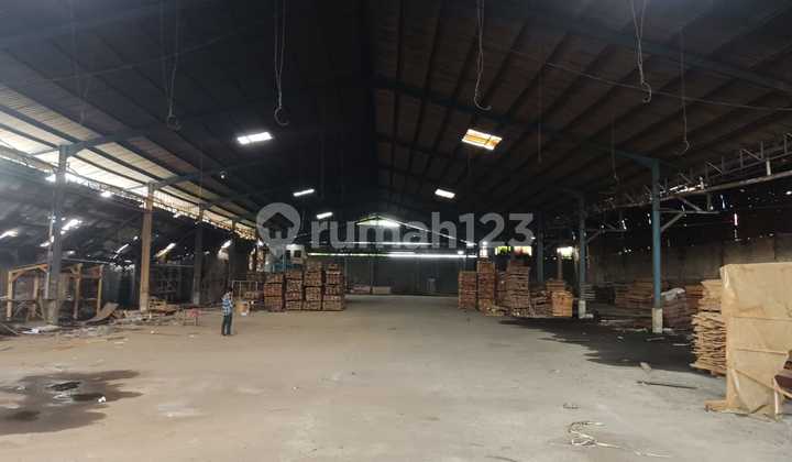 Tanah Berserta Gudang dengan Luas 4000M2 Lokasi Strategis di Cakung Jakarta Timur Tanah Berserta Gudang dengan Luas 4000M2 Lokasi Strategis di Cakung Jakarta Timur