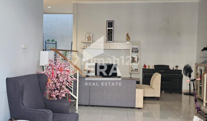 For Sale Quick !! Ready-to-Occupy 120 sqm House in Walikota Complex Kelapa Gading, Negotiable