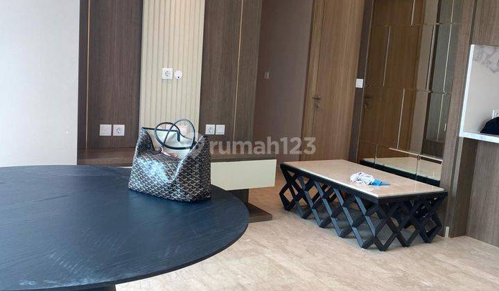 Disewakan Apt. Holland Village Lantai Tinggi Siap Huni Semi Furnish , Bisa Nego  2