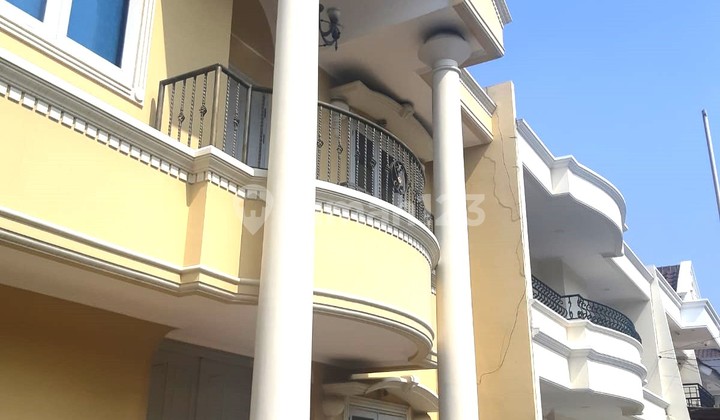 Dijual Cepat !! Rumah Siap Huni 11 x 17 Jalan Lebar di Gading Kirana , Bisa Nego Dijual Cepat !! Rumah Siap Huni 11 x 17 Jalan Lebar di Gading Kirana , Bisa Nego