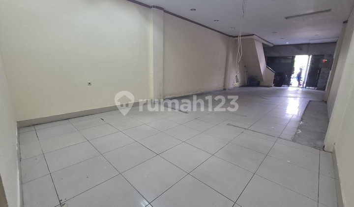 Cheap !! For Rent/Quick Sale !! Ready-to-Use Shop House 100sqm Prime Location on Boulevard Raya , Negotiable 2
