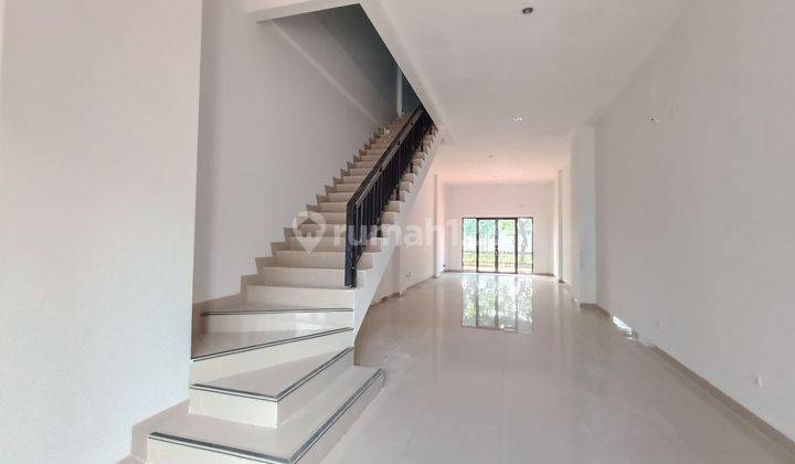 Disewakan !! Ruko Siap Huni 4,5 x 18 Lokasi OK Jalan 3 Mobil di Sedayu City , Bisa Nego  2