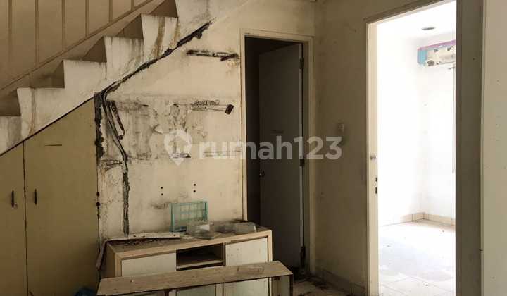 - Murah !! Dijual Rumah Butuh Renovasi 6X16,5 Hadap Timur di Villa Permata Gading 2