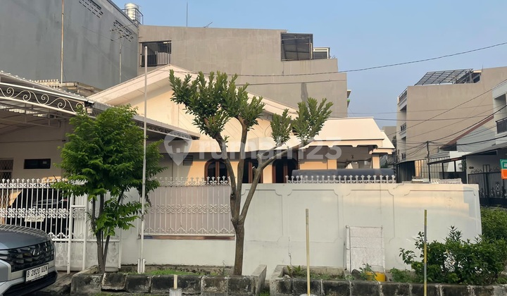 Cheap! House for sale. Standard Cengkir Barat Hook. South West.