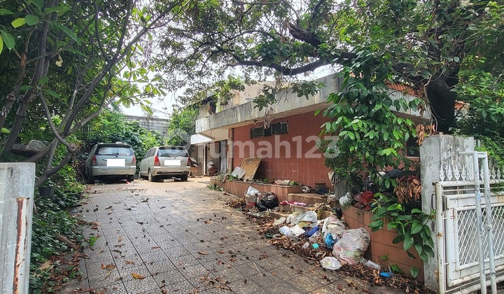 Cheap !! Old House for Sale Hook 351 Wide Needs Renovation in Cipinang Muara , Negotiable 2