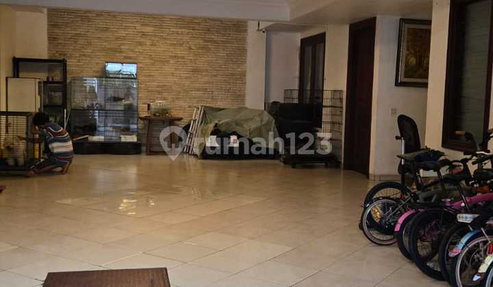 Murah !! Dijual Rumah Hook Mewah Luas 433 Jalan 4 Mobil di Villa Gading Indah Hadap Utara Timur