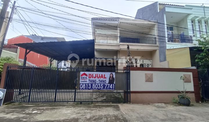 Cheap!! For Sale, Ready-to-Live Hook House 204 sqm in Pondok Gading Utama, Facing West-Northwest