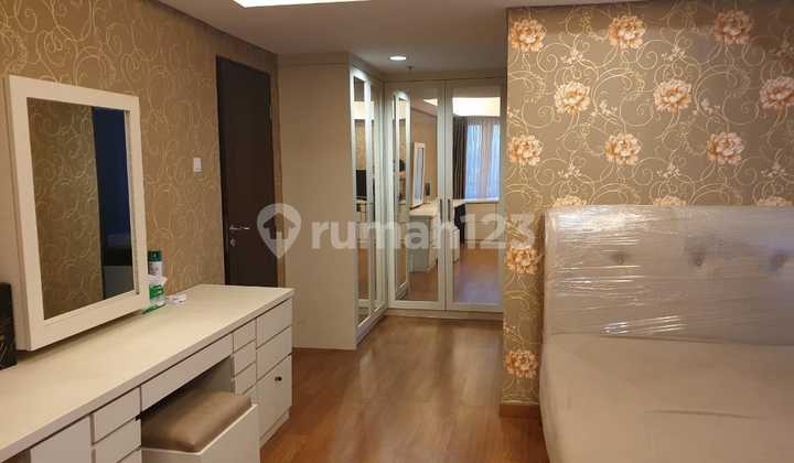 Murah !! Dijual/Disewa!! Apt. The Royale Springhill Residence Kemayoran Luas 196 Full Furnish Lantai Tinggi 2