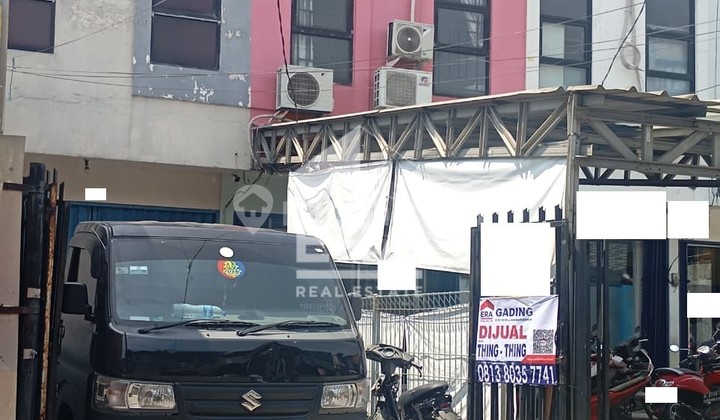 Cheap!! Ready-to-Use Shop House for Sale, 87 sqm, Prime Location, Roadside in Kartini Rawamangun 2