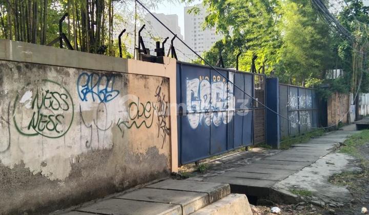 Cheap! Warehouse for sale in Pegangsaan Dua, 608 sqm.