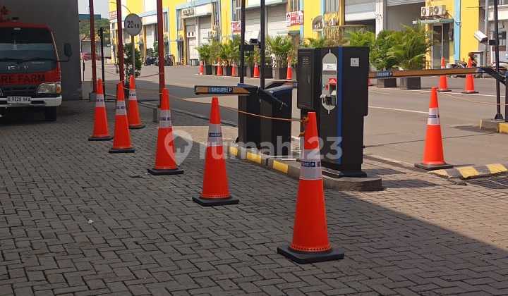 Cheap !! Quick Sale !! Ready-to-Use Warehouse, 162 sqm in Green Sedayu Bizzpark Cakung, Negotiable Cheap !! Quick Sale !! Ready-to-Use Warehouse, 162 sqm in Green Sedayu Bizzpark Cakung, Negotiable