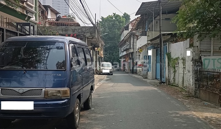 Murah !! Dijual !! Rumah Tua Hitung Tanah Luas 282 di Raden Saleh Cikini Hadap Timur 2