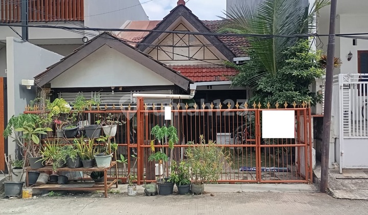 - Cheap !! Quick Sale !! Ready-to-Occupy 6x17 House in Kelapa Gading , Negotiable