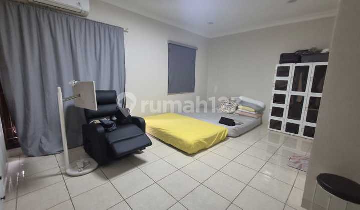 Cheap !! Quick Sale !! Nice Ready-to-Live-in 8x23 East-Facing House in Pelangi Gading Residence , Negotiable