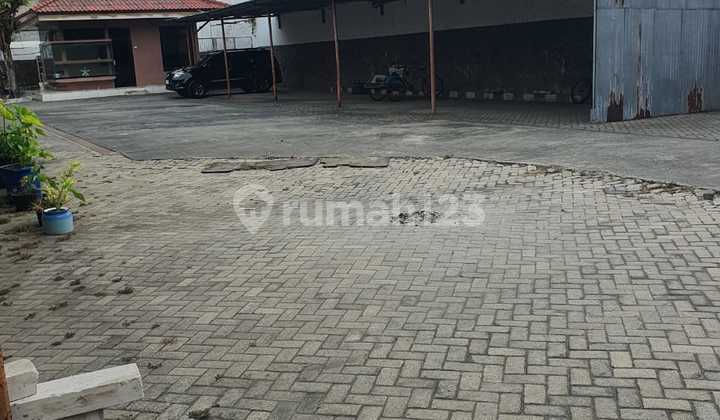 RAYA BUBUTAN SURABAYA, LAND AREA 856 M2, SUITABLE FOR BUILDING, COMMERCIAL LOCATION.