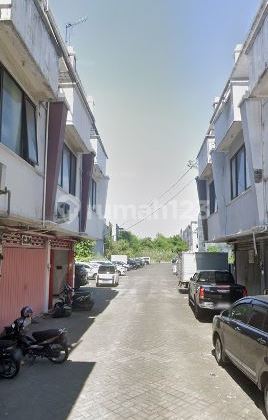 Sewa Ruko Klampis 3,5 Lantai, Parkir Luas, cocok buat Gudang dll. Sewa Ruko Klampis 3,5 Lantai, Parkir Luas, cocok buat Gudang dll.