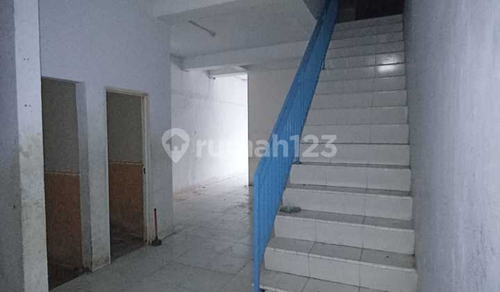 Ruko siap pakai di jalan irian 2,5 Lantai 7