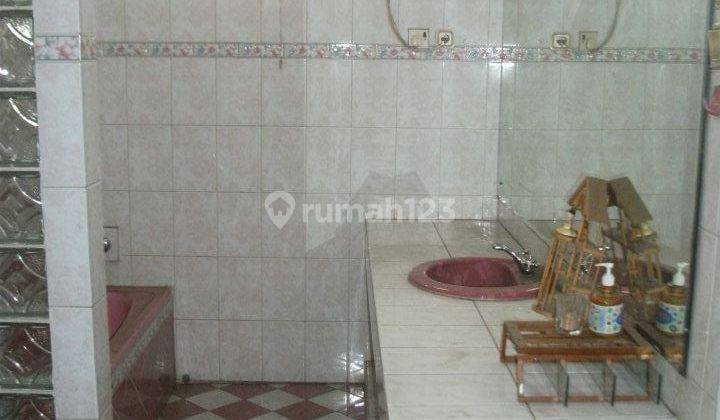 Di  Rumah  cantik di  pusat kota bekasi  ,rumah 2 lantai harga nego 2