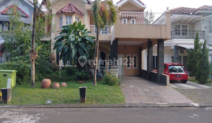 Di  rumah 2 lantai depan taman di kota wisata cibubur 1