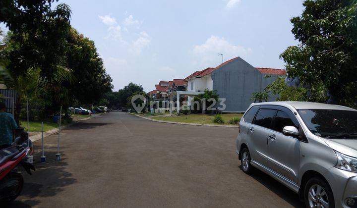 Di  rumah cantik 2 lantai di kota wisata 2