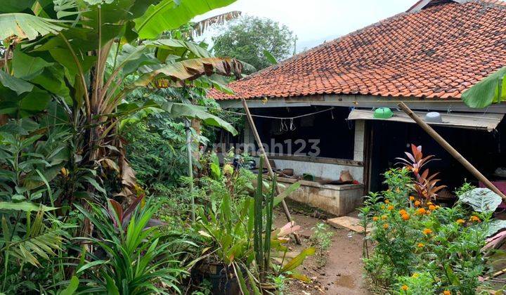 Di  rumah di pinggir jalan raya cikeas gunung putri bogor 2