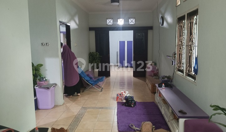 Rumah Cantik dan Luas di Taman Kenari Cibubur