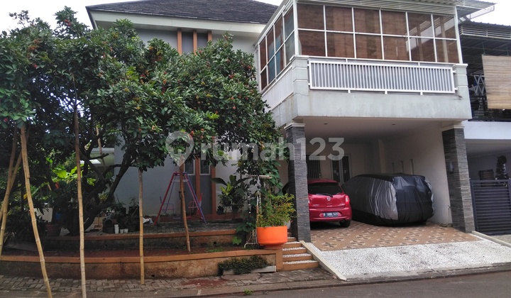 Di jual rumah hoek depan taman2 lantai di kota wisata cibubur