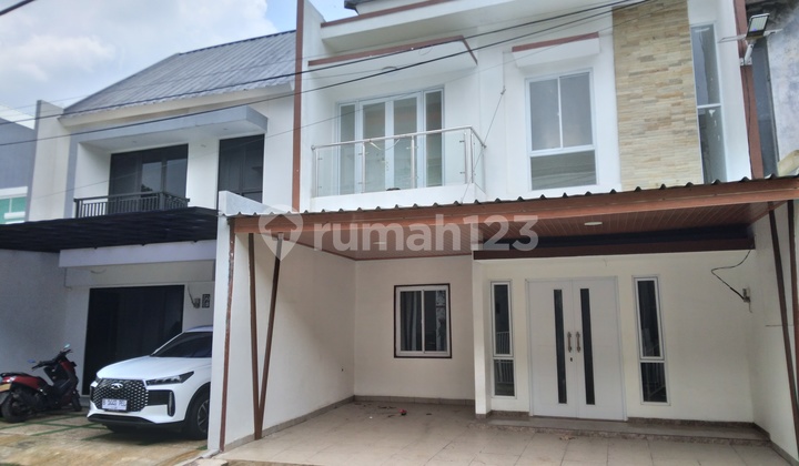 Rumah Cantik 2 Lantai Siap Huni di Graha Santika Jati Asih Bekasi 2