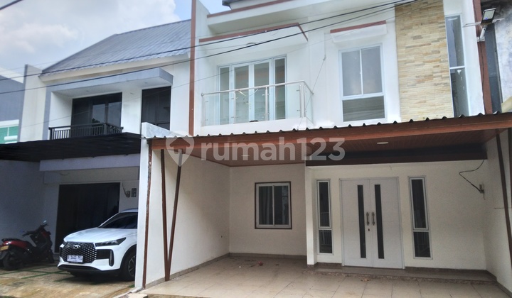 Rumah Cantik 2 Lantai Siap Huni di Graha Santika Jati Asih Bekasi