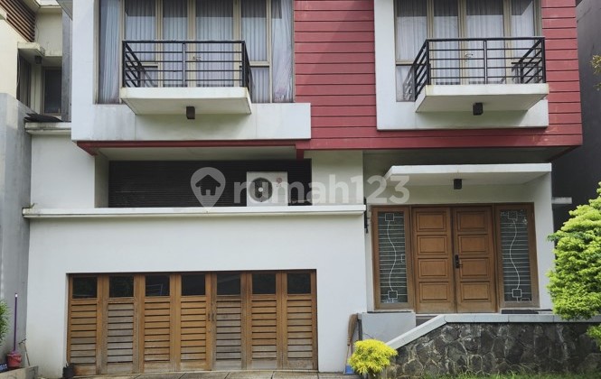 Rumah Cantik  mewah di RAFFLES HILLS  Cibubur Depan Taman  siap huni