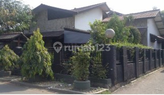 Beautiful and Spacious Corner House in Cakung, East Jakarta, Negotiable Price