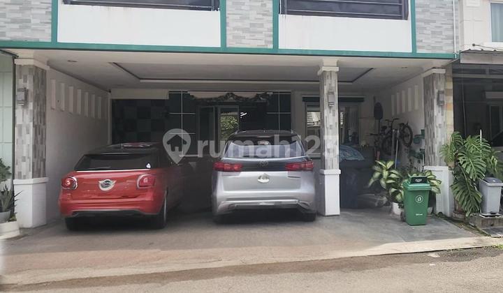 Rumah 2,5 Lantai Cantik Siap Huni di Kota Wisata Cibubur Rumah 2,5 Lantai Cantik Siap Huni di Kota Wisata Cibubur