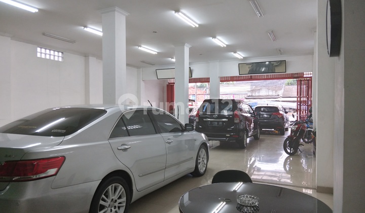 Showroom Mobil 2,5 lantai Lokasi pinggir jalan raya bantar gebang bekasi harga nego 2