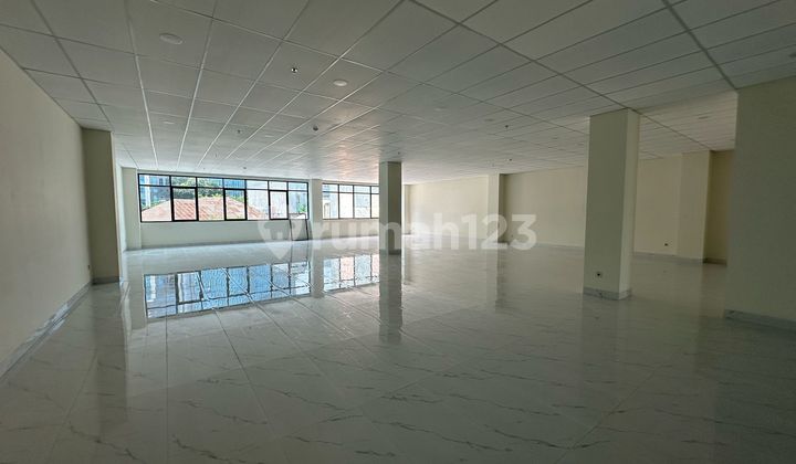 Dijual Gedung Strategis di Jl. Johar, Menteng - 6,5 Lantai, Potensi Maksimal untuk Bisnis & Investasi. 2
