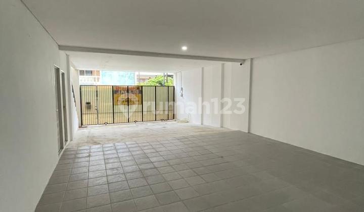 RUMAH MODERN TROPIS MINIMALIS - PULOMAS, JAKARTA TIMUR 2