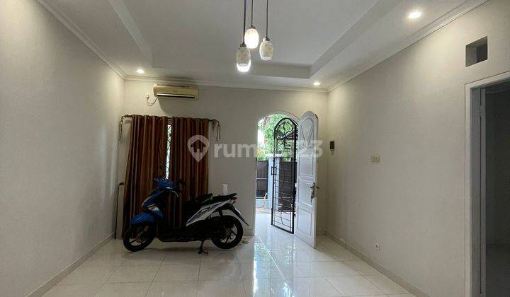 Rumah Lokasi Strategis 2 Lantai Area Graha Raya Bintaro 2