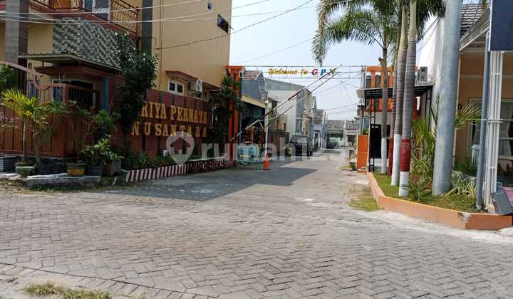 Rumah Second Siap Huni, Padat Tetangga, Dekat Kota 2