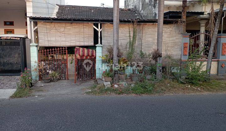 Rumah Lama Lokasi Istimewa Di Raya Made Rejo 1