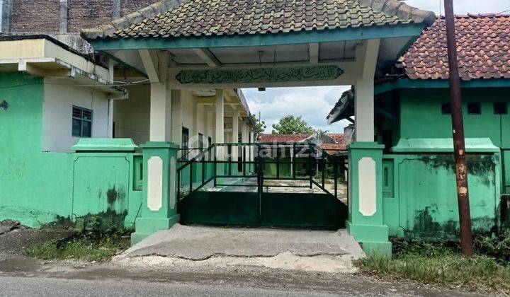 Dijual cepat !!Gedung ex sekolah  di Kebumen 2