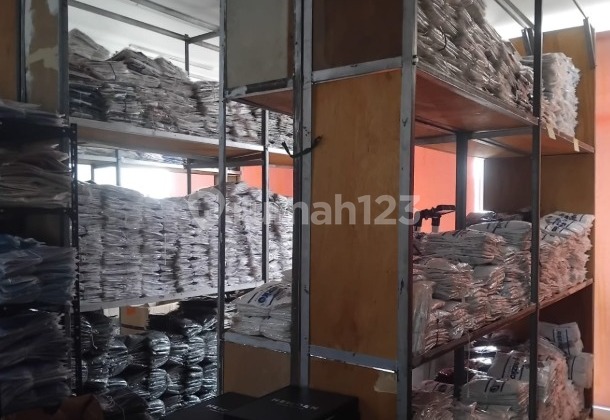 For Sale Cheap 3-Storey Shop House, Land Area 102 M2, Strategic Location in Depok, West Java 2