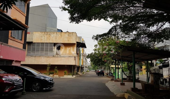 Lelang Komplek Pertokoan Pulomas 3Lantai Hoek Jakarta Timur 5