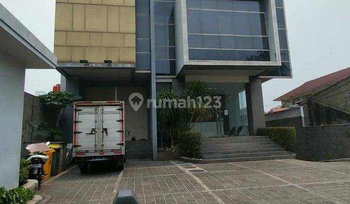 Gedung Perkantoran Jalan Raya Kebayoran Lama Jakarta Selatan 1